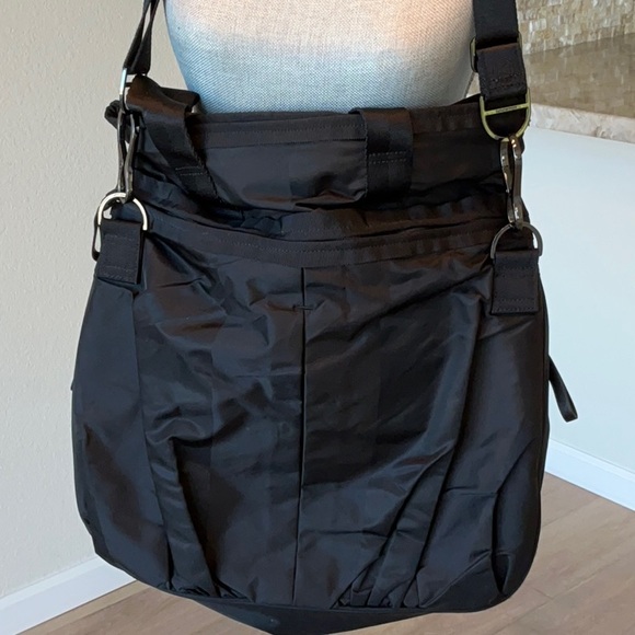 Lululemon Black Every Day Bag. Use for work or working out! Tons of storage! - Picture 4 of 11